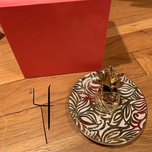 NWT ring holder in swirling floral